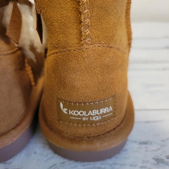 NWT KOOLABURRA BY UGG BOOTS K VICTORIA SHORT TAN COLOR BOW ACCENTS WARM - Picture 9 of 11